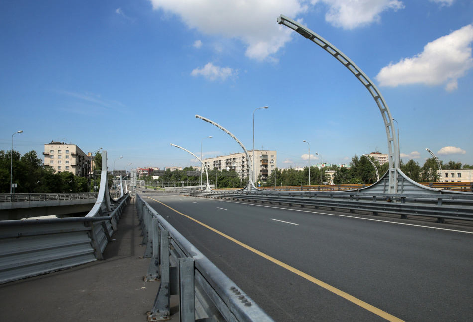 У развязки с Московским шоссе на КАД с субботы перекроют одну полосу