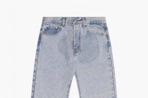 Популярный бренд показал джинсы с мокрым пятном за 55 тысяч рублей