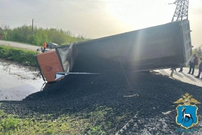 В результате столкновения легковушки и грузовика в Самарской области погибли четверо