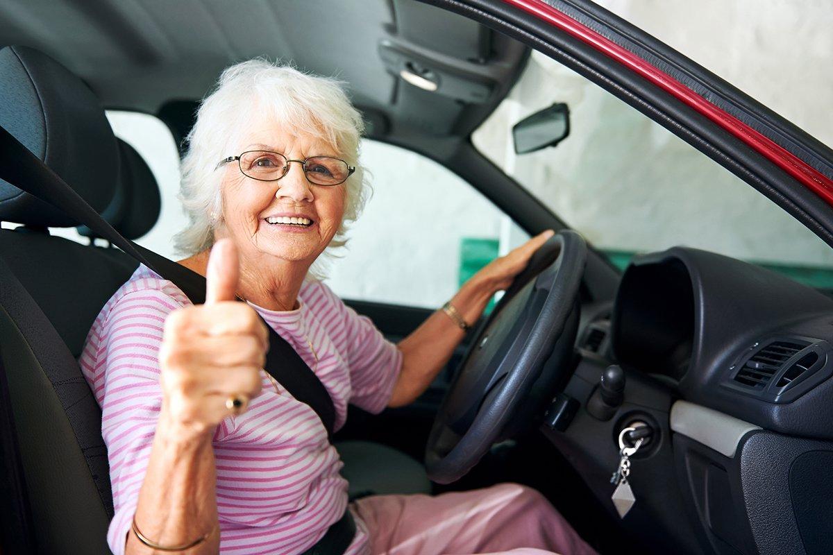 Геронтолог Конев настоятельно советует людям старше 75 лет не водить автомобиль
