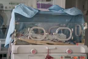 В Иркутске врачи спасли жизнь новорожденному с редчайшим нулевым резус-фактором, кровь для переливания привезли из Зеленограда