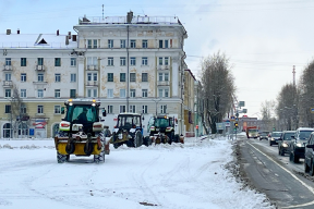 В Северодвинске снова обрабатывают улицы противогололедным материалом