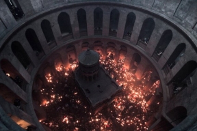 Благодатный огонь из Иерусалима доставят в 15 храмов Москвы
