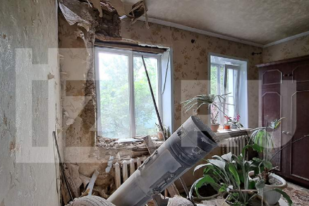 В Донецке ракета ВСУ пробив крышу дома, застряла в полу