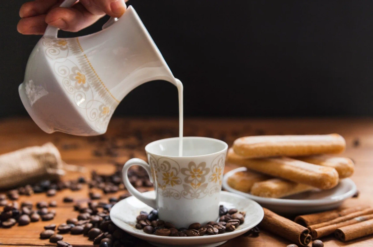 Нутрициолог предупредила о вреде от кофе с молоком