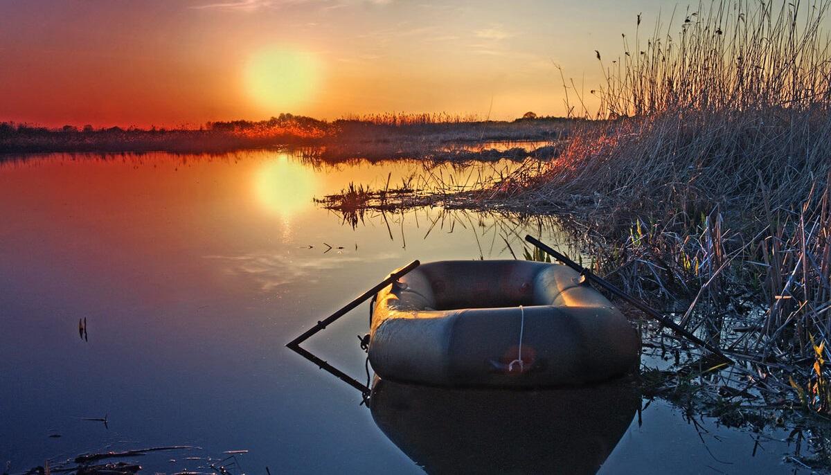В озере Челябинской области утонул мужчина, рыбачивший с лодки в спасательном жилете