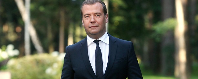 Медведев заложил камень в основание нового завода в Челябинске