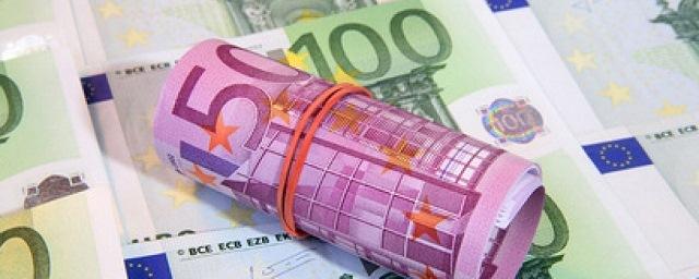 Курс евро обновил минимум 2015 года и опустился до отметки в 67,4 рубля
