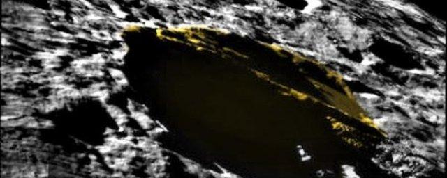 Уфологи нашли треугольный НЛО на Луне