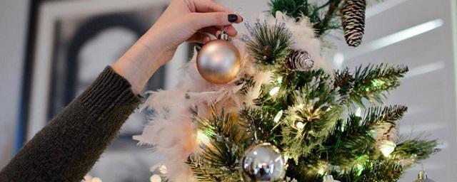 Психолог рекомендует украшать елку 31 декабря