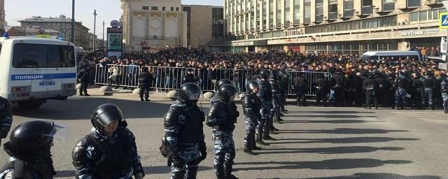 Неизвестные распылили газ на митинге в центре Москвы