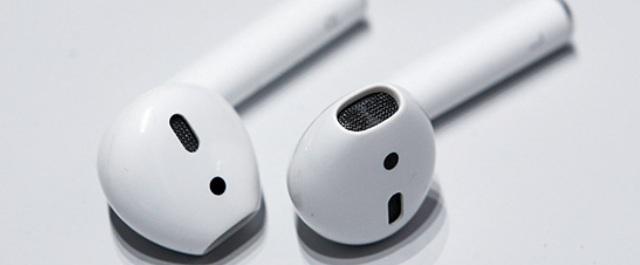 Apple отложила выпуск на рынок беспроводных наушников AirPods