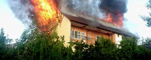 В Хакасии пожарные спасли мужчину из горящего дома