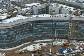 В Красногорске завершают монтаж фасада здания областной детской больницы