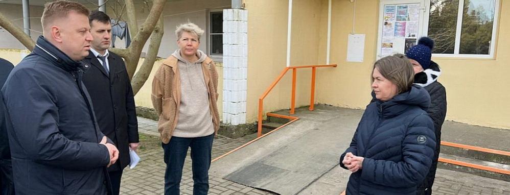 Вице-губернатор Игорь Чагаев посетил пункты размещения переселенцев в Темрюкском районе