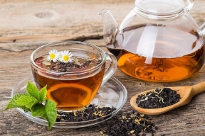 Диетолог Лазуренко развеяла миф, что похудеть можно с помощью одного чая