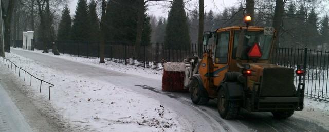 В Петербурге дорожники начали уборку улиц перед резким похолоданием