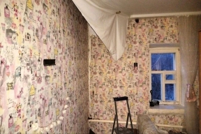 В Омске проводят проверку по факту обрушения потолка в доме 1952-го года постройки