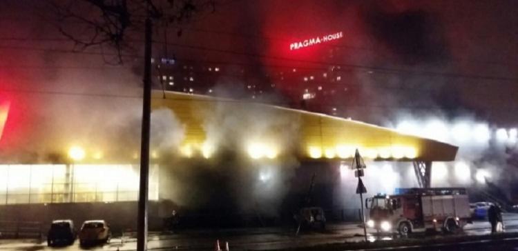В Петербурге из горящего гипермаркета эвакуировали 180 человек