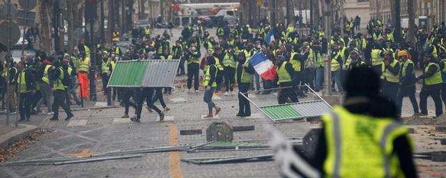 В Париже в ходе беспорядков из травматики ранили журналиста RT France