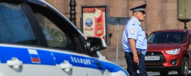 В Петербурге неадекватный мужчина сломал руку лейтенанту полиции
