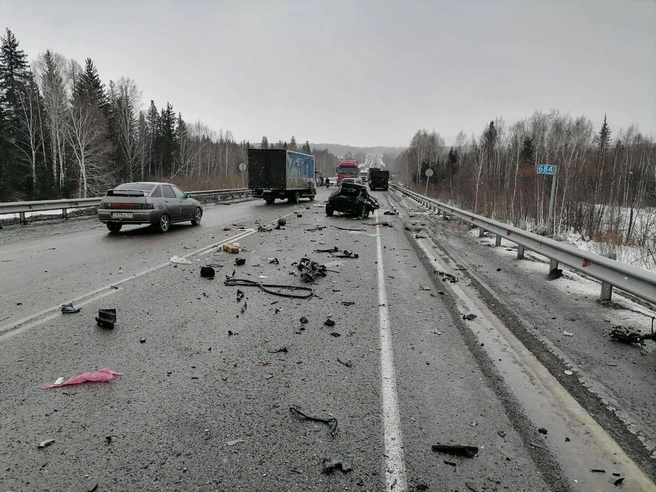 В Красноярском крае в тройном ДТП погибли два человека