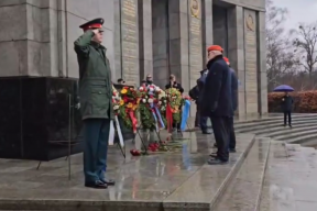 В Берлине возложили цветы к мемориалу погибшим советским воинам