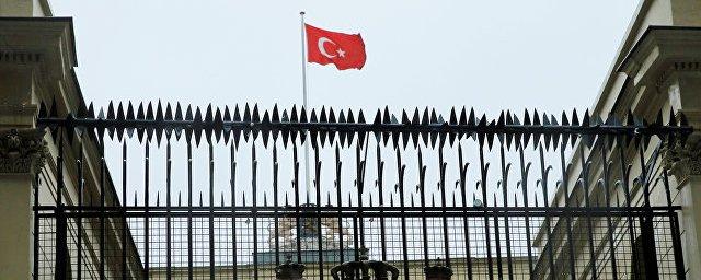 Над консульством Нидерландов в Стамбуле подняли турецкий флаг