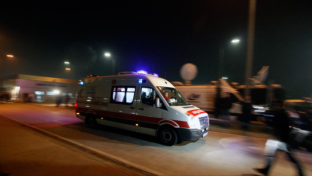 Охранник Эрдогана попал под колеса автобуса из президентского кортежа