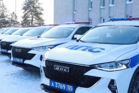 Полицейские патрулируют улицы Омска на специально доработанных китайских авто