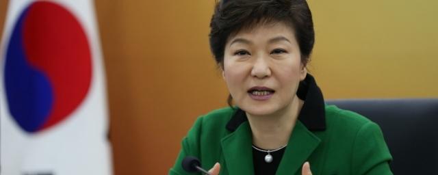 Суд в Сеуле решает вопрос об аресте бывшего президента Пак Кын Хе