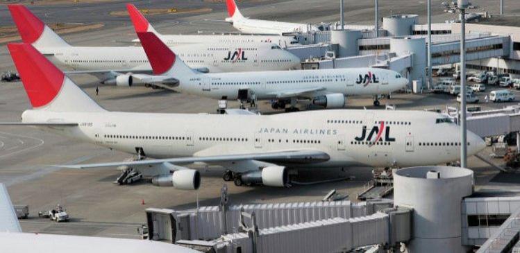Самолет JAL не смог вылететь с Хоккайдо из-за возгорания двигателя
