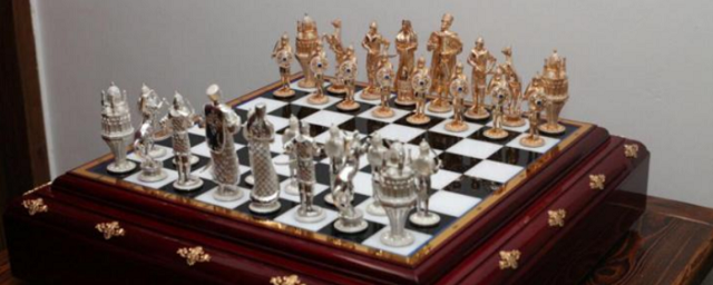 Ростовчанин продает шахматы из серебра за 1,1 млн рублей