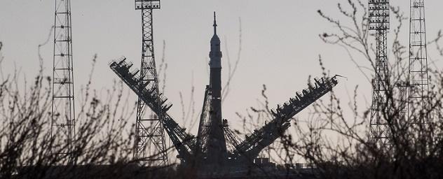 Ракету с кораблем «Союз МС-08» установили на стартовый стол Байконура