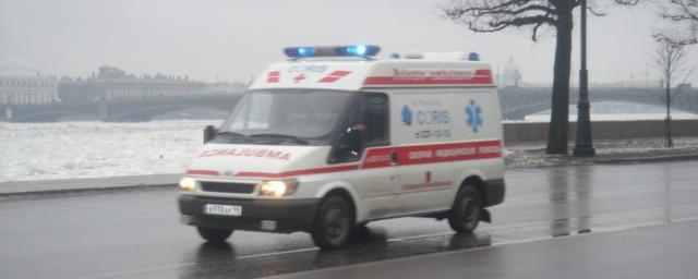 В Петербурге госпитализировали выпавшего с шестого этажа студента