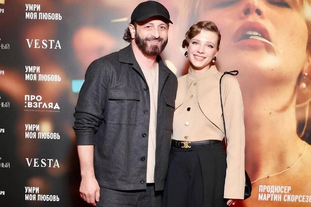 Лиза Арзамасова вышла в свет в обществе супруга Ильи Авербуха