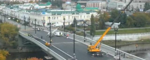 На Юбилейном мосту в Омске начали укладывать асфальт