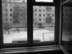 В Петербурге в Международный женский день женщину выбросили из окна