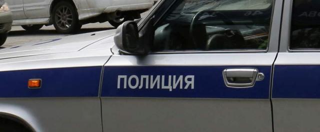 В Новосибирске полиция освободила доставщиков воды из снежного плена