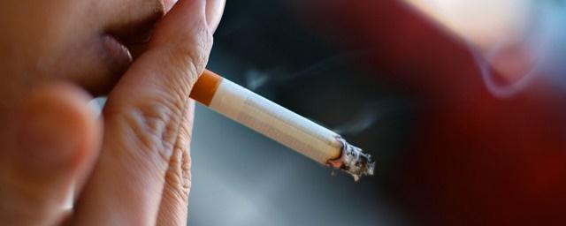 Ученые: Большинство курильщиков имеют низкие доходы