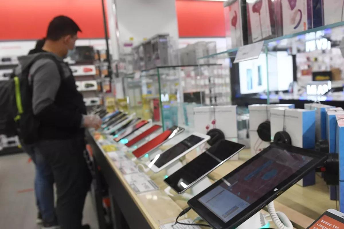 Распродажи по-взрослому: как разные поколения тратят деньги на шопинге