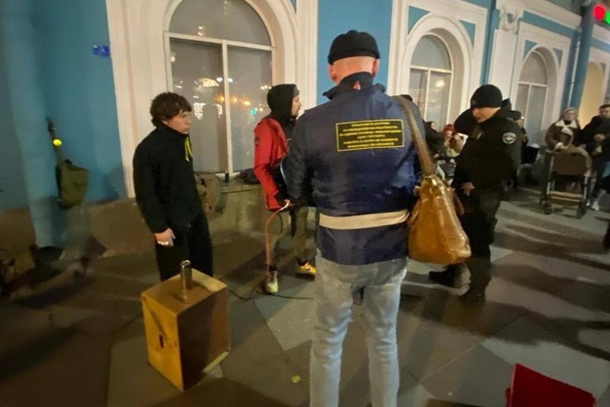 В Петербурге полиция проверила места выступлений уличных музыкантов
