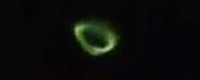 Итальянцы засняли на видео меняющий форму НЛО зеленого цвета