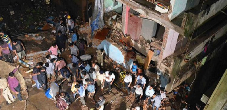 В Индии при обрушении жилого здания погибли шесть человек
