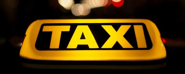 В Балтийском районе таксист снял деньги с банковской карты клиента
