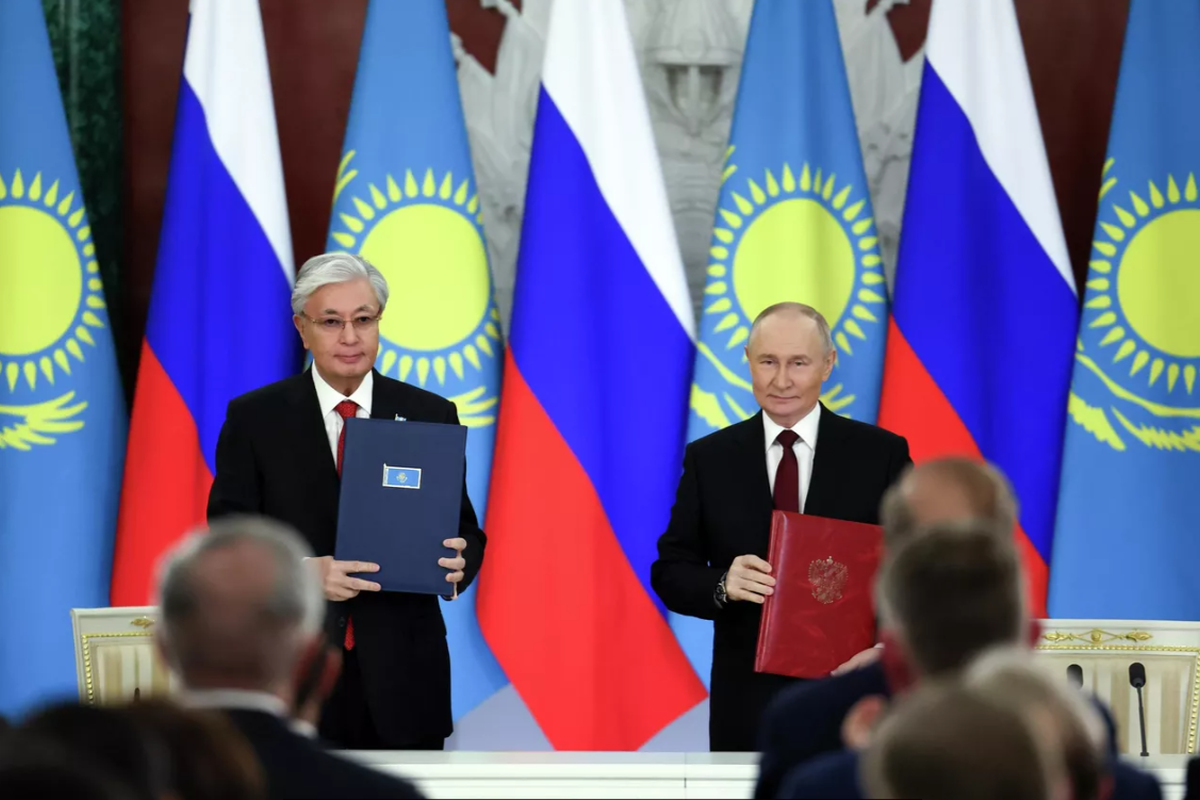 Стратегические соседи: президент Казахстана заявил об усилении сотрудничества с Россией