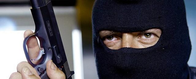В Купчино трое грабителей в масках вынесли из банка более 1 млн рублей