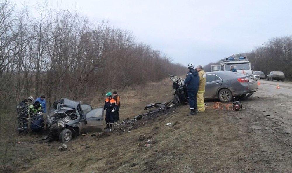 В Ростовской области три человека погибли в результате ДТП