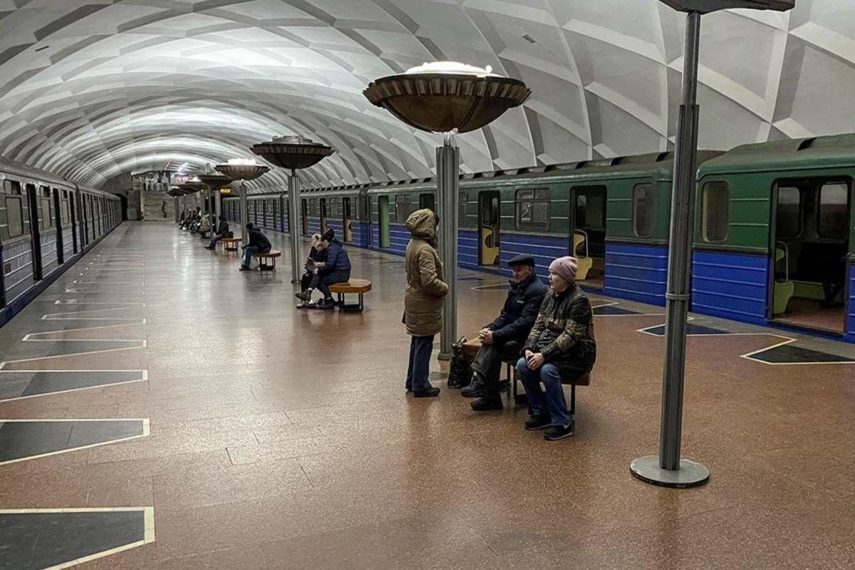 Движение поездов в харьковском метро приостановлено из-за низкого напряжения в электросетях