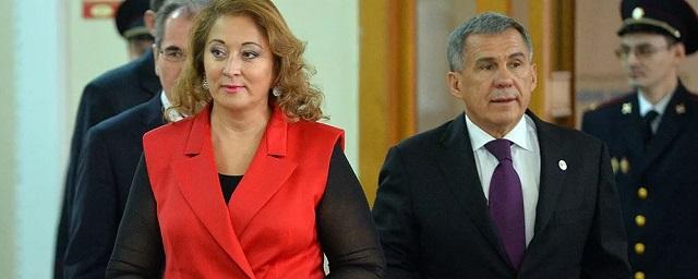 Жена президента Татарстана заработала в 18 раз больше мужа